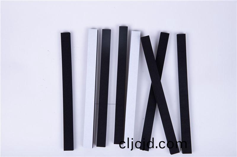 CR減震(zhen)保(bao)溫(wen)條